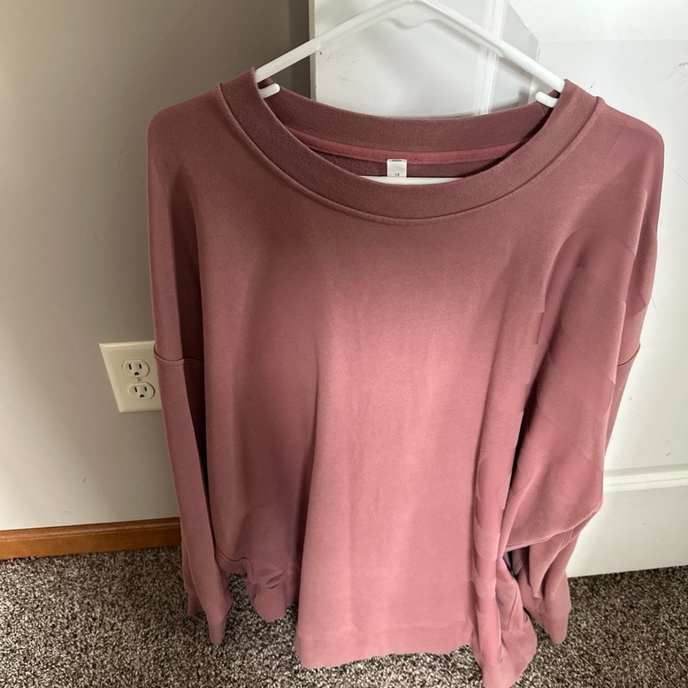Lululemon perfectly oversized graphic crew
